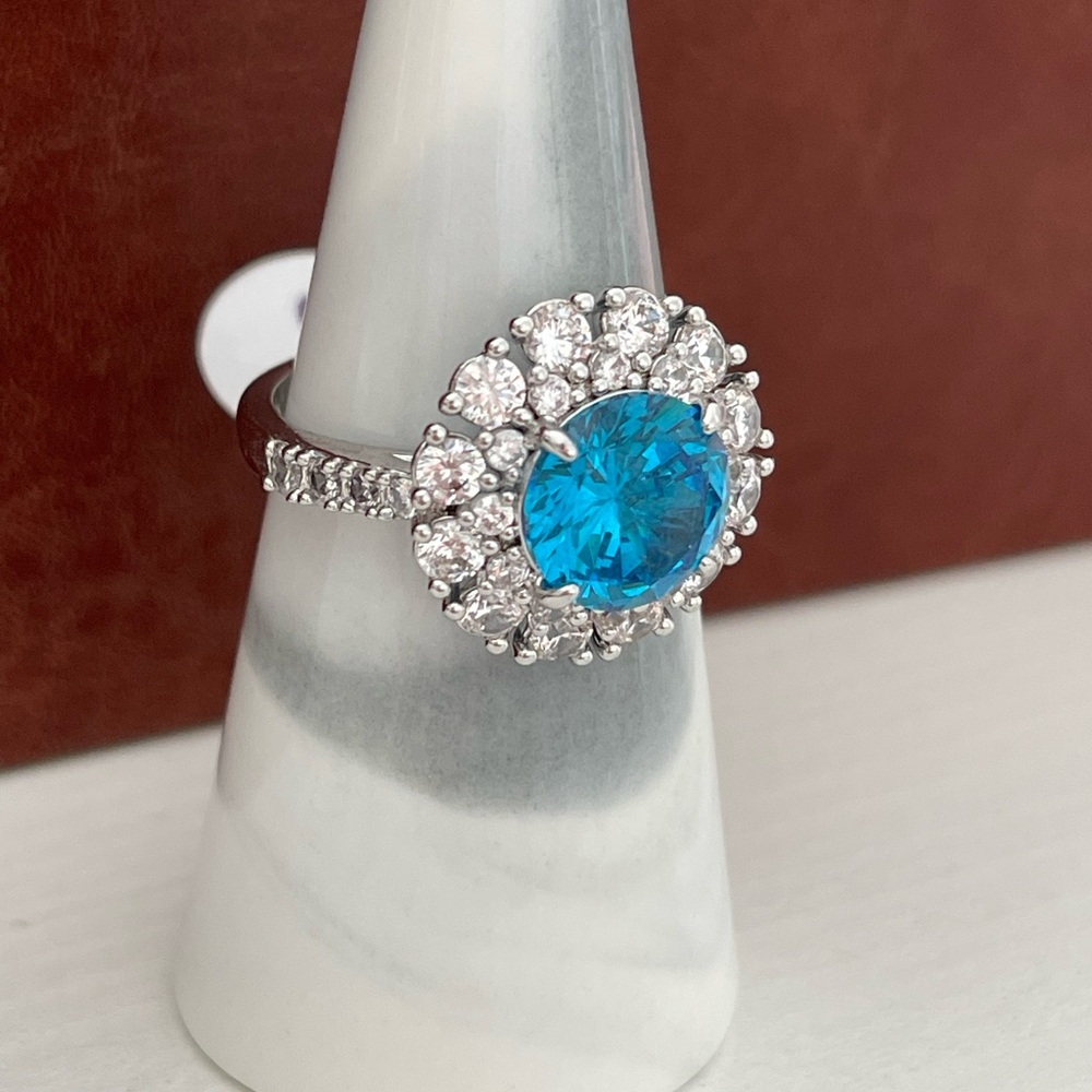 Size 8 Stunning Blue Cubic zirconia